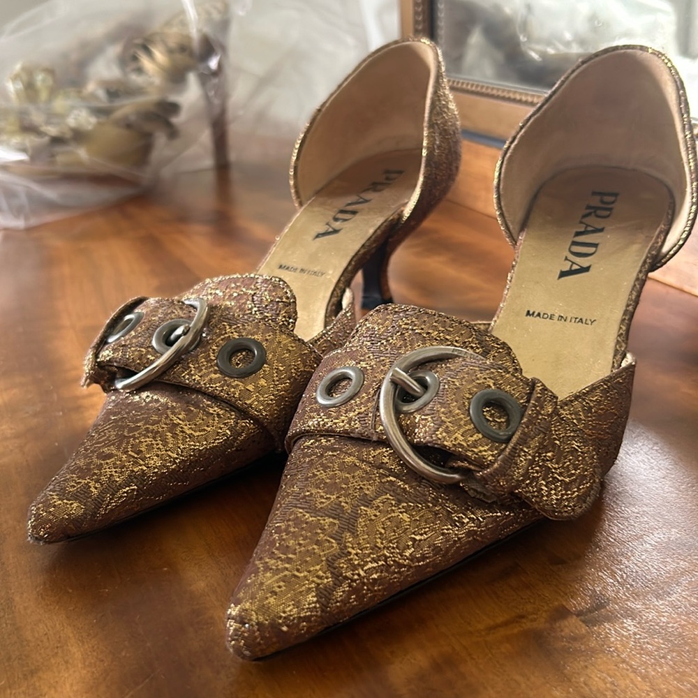 Gold jaquard kitten heels with buckle on toes